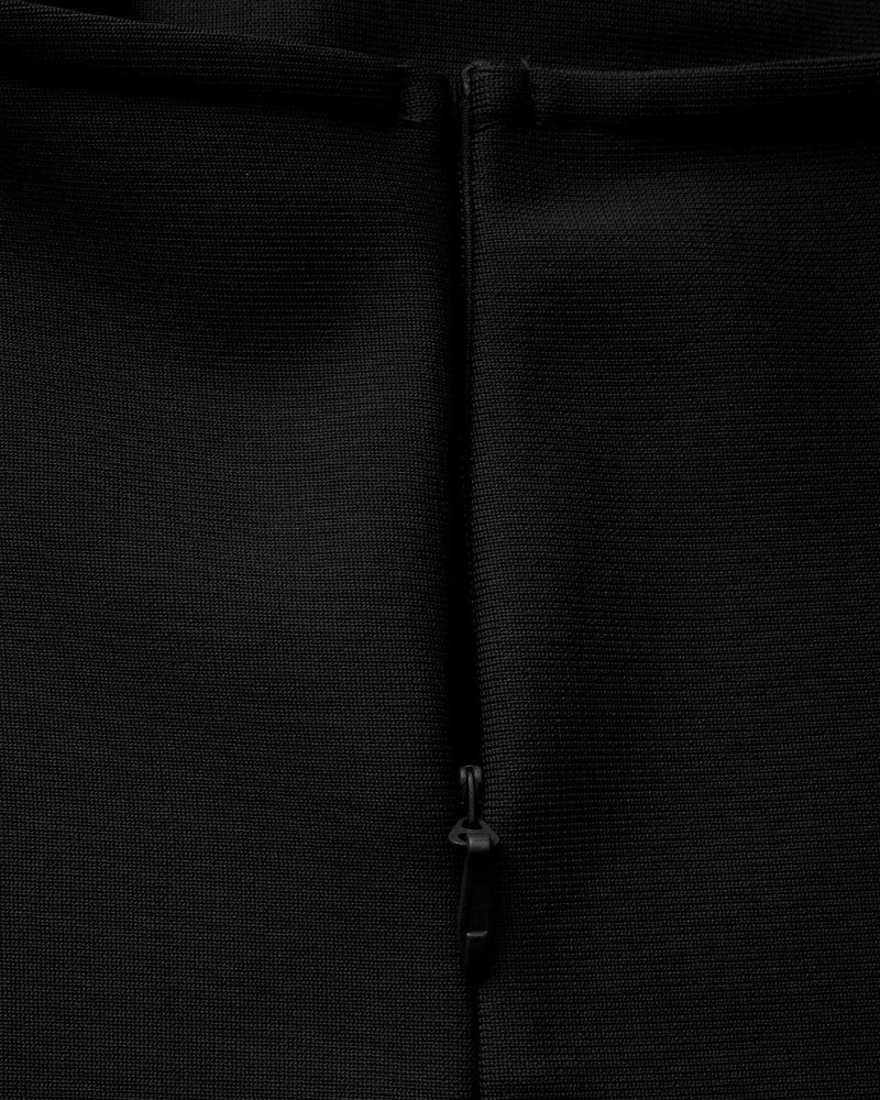 Schmal geschnittenes Neckholder-Maxikleid