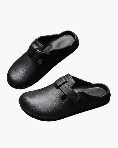 Klassische wasserfeste Clogs mit Schnalle
