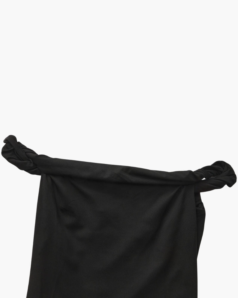 Langes figurbetontes One-Shoulder-Kleid